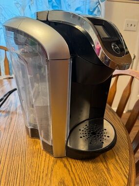 Keurig Black and Silver K-Cup Coffee Brewer with Clear Water Tank